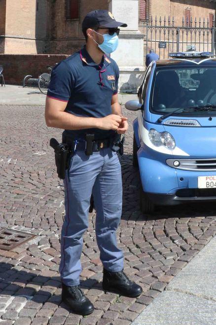 Ferrara. Poliziotto di prossimità salva un anziano riverso sul pavimento 