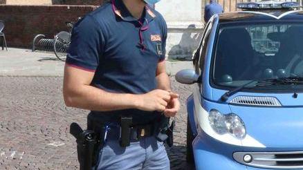 Ferrara. Poliziotto di prossimità salva un anziano riverso sul pavimento