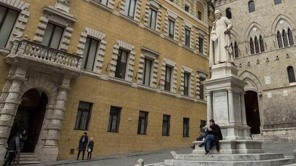 Mps, via le filiali-doppione: a rischio 150 sportelli