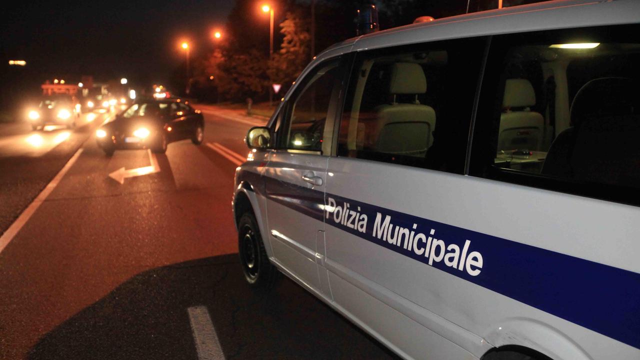 Reggio Emilia, scontro tra moto e scooter sul cavalcavia: due feriti