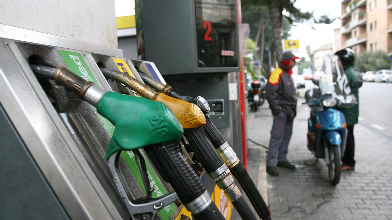 Un impianto di carburante (Foto d'archivio)