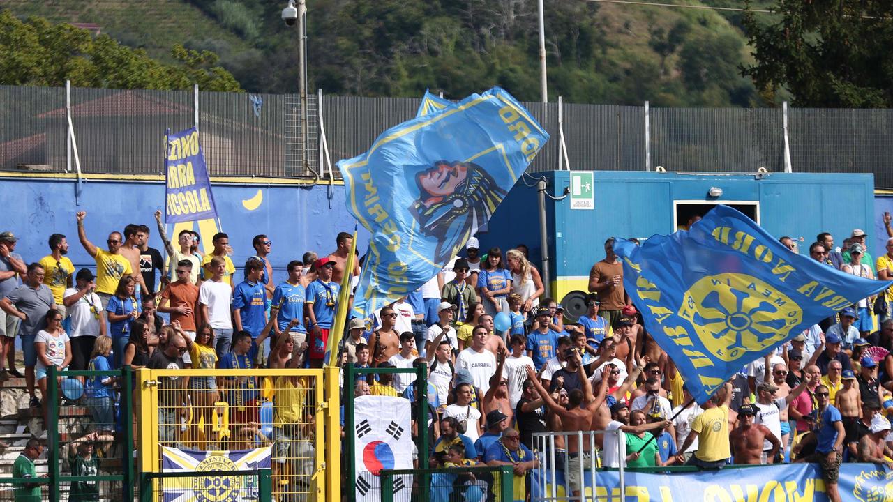 I tifosi della nord “Lauro Perini” con una nota dei giorni scorsi hanno detto che, viste le norme d’accesso, non entreranno