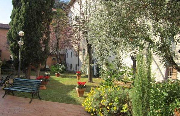 Il giardino della casa di riposo San Francesco di Bonistallo, a Poggio a Caiano
