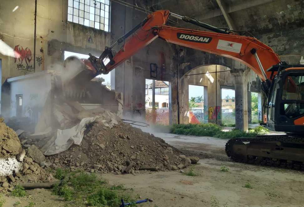 Presto le ruspe alle Reggiane