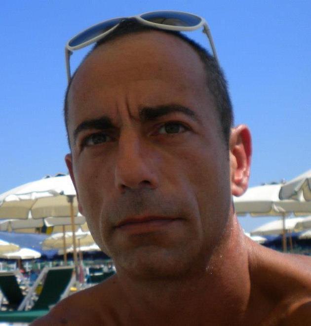 Si dimette da tutti gli incarichi per amore dei due figli gemelli