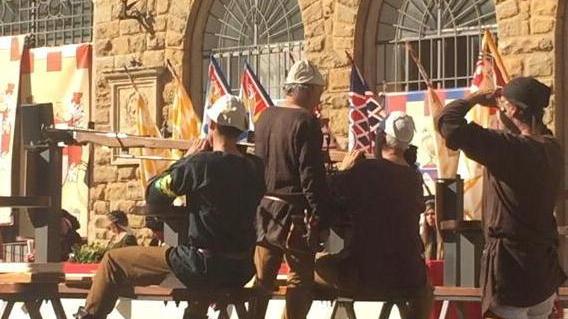 I Ludus oggi in piazza dei Priori I balestrieri lanciano la sfida