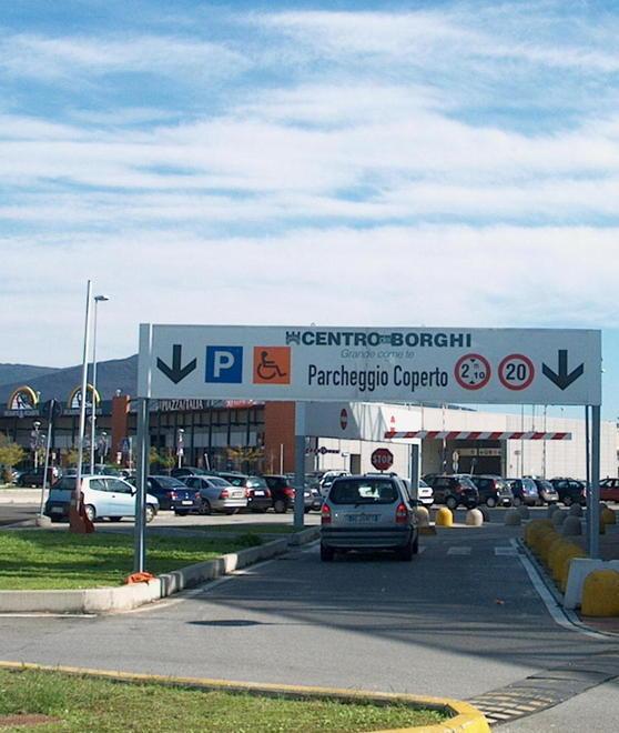 Malore per la commessa dopo il furto in negozio