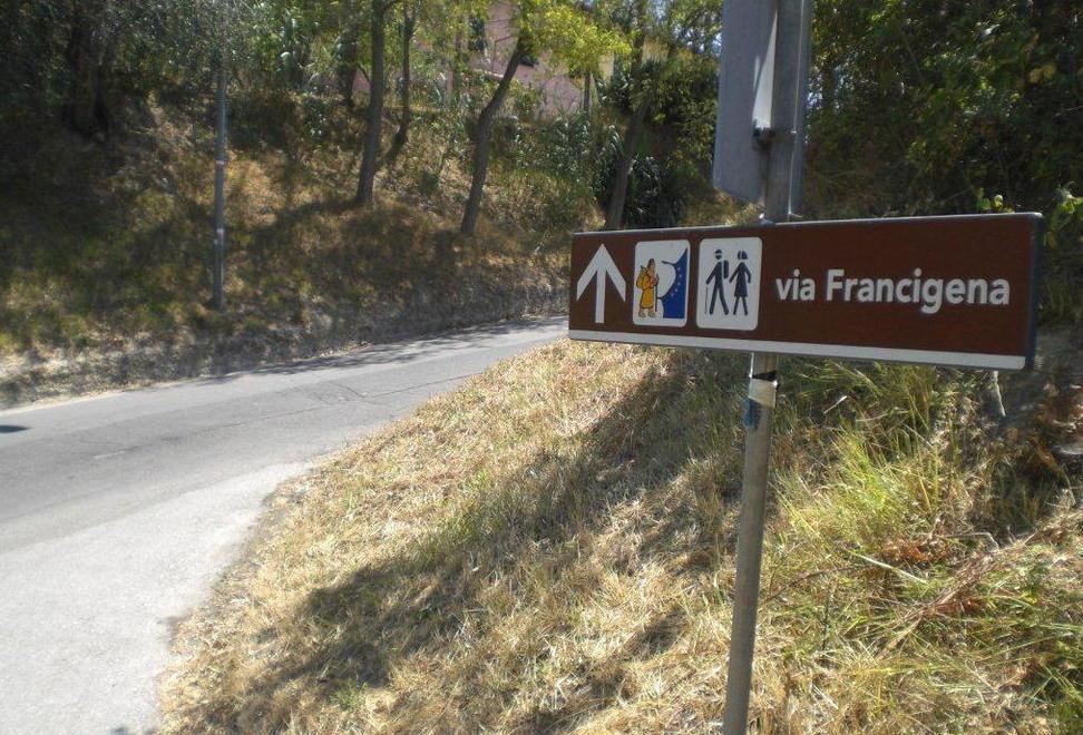 Tappa a San Miniato, pellegrini e blogger sulla via Francigena 