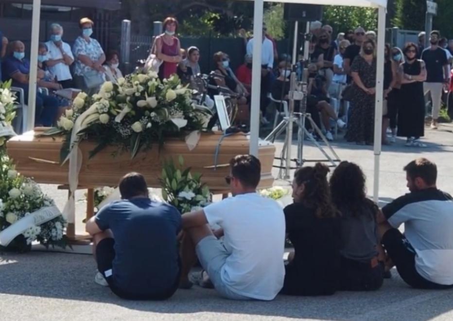 L’addio allo sfortunato Nico