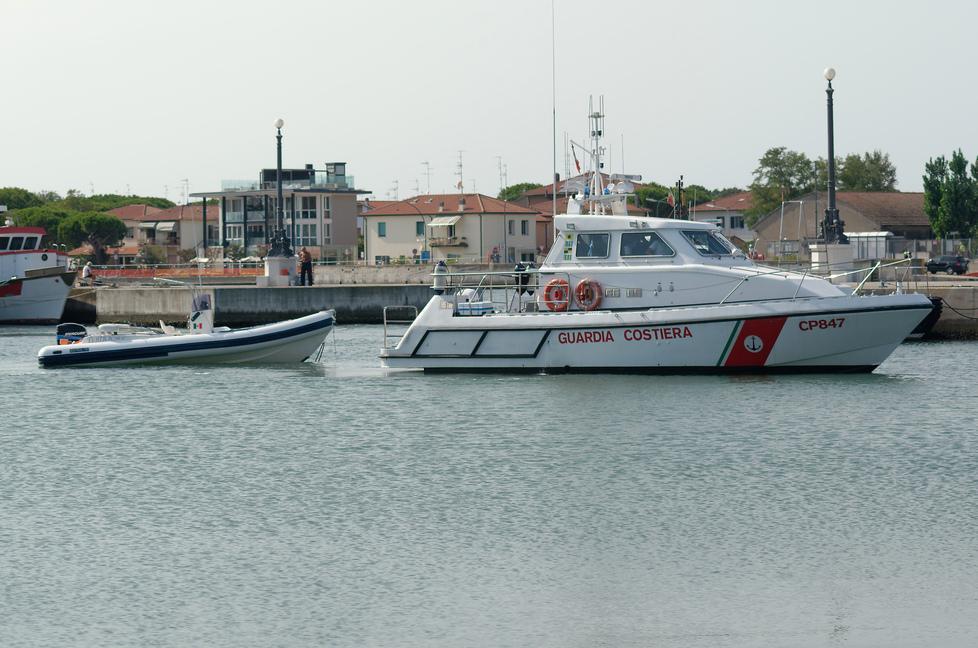 Portogaribaldi. Esce per una battuta di pesca notturna: lo trovano morto a 15 miglia dalla costa 