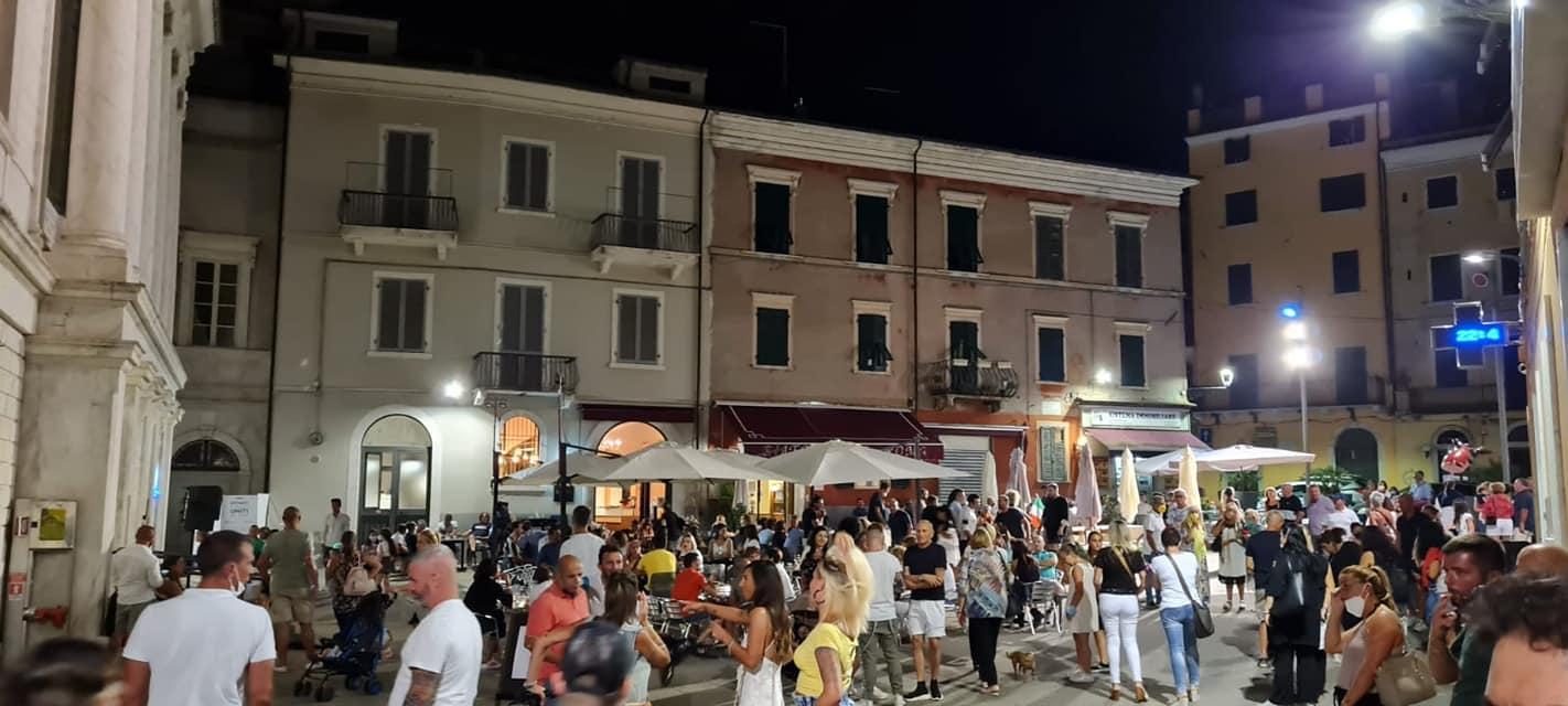 Carrara si riscopre “pop”: è l’estate del centro con il pienone