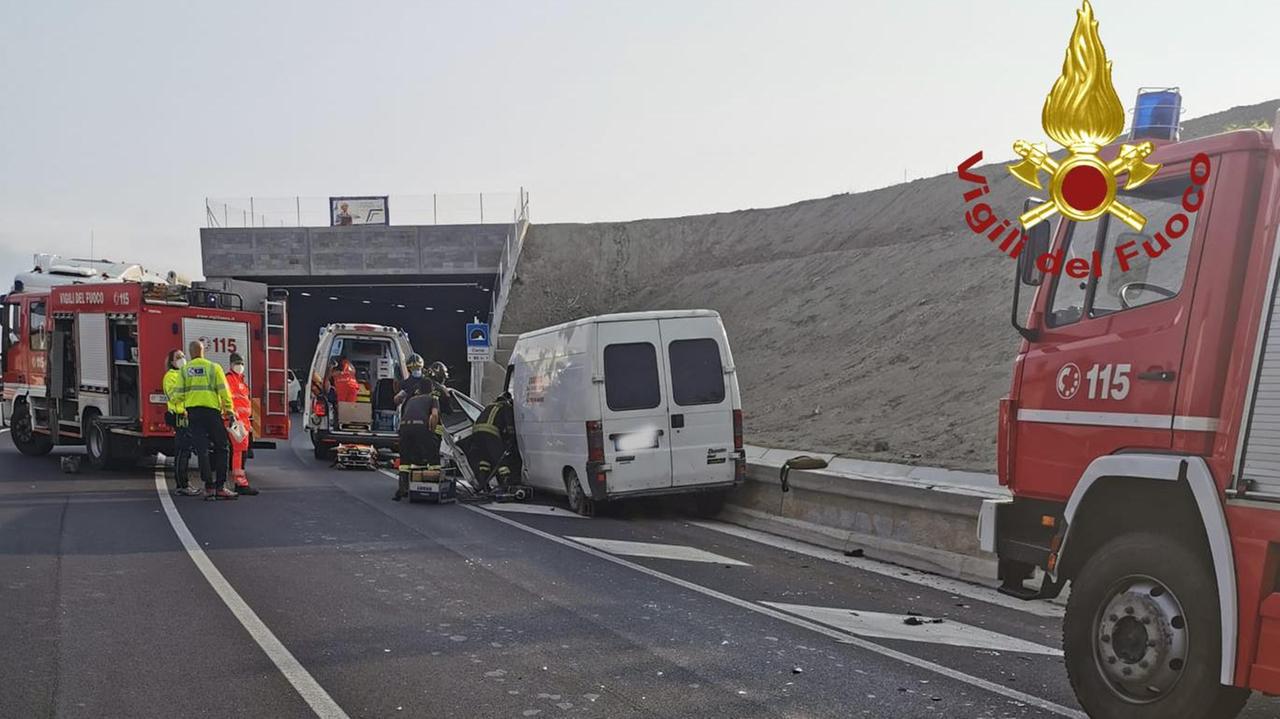 Pavullo, scontro frontale ai Carrai sulla Giardini