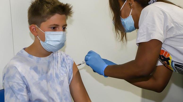 Corsa al vaccino tra gli adolescenti reggiani: tre quarti verso la copertura totale