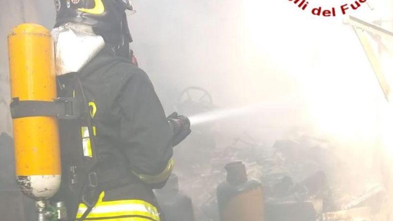 Esplode una bombola di gas: casa danneggiata