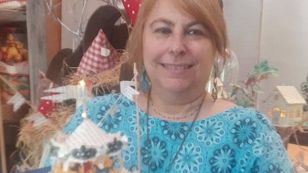 Carpi. Quelle sculture di fiori e di animali fatte con la carta di vecchi libri usati