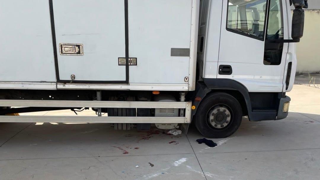 Oristano, passante investito da un camion