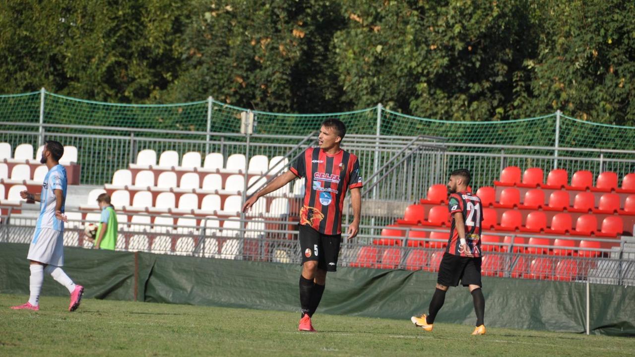 Giocatore squalificato in campo, partita persa a tavolino per la Lucchese