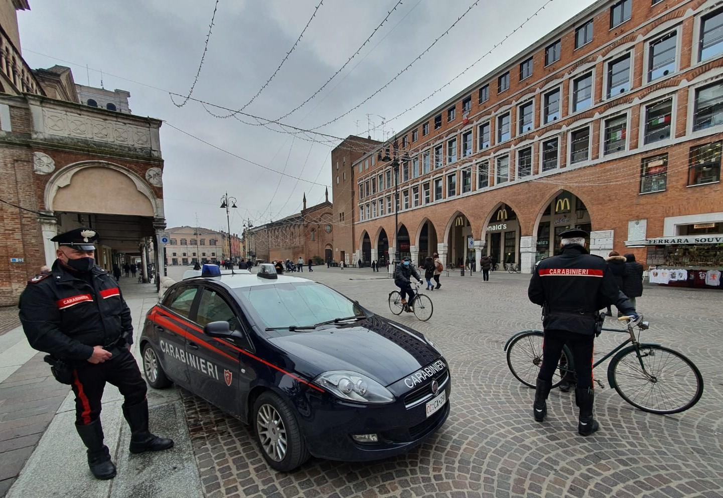 Ferrara, arrestato dopo aver rubato un paio di occhiali