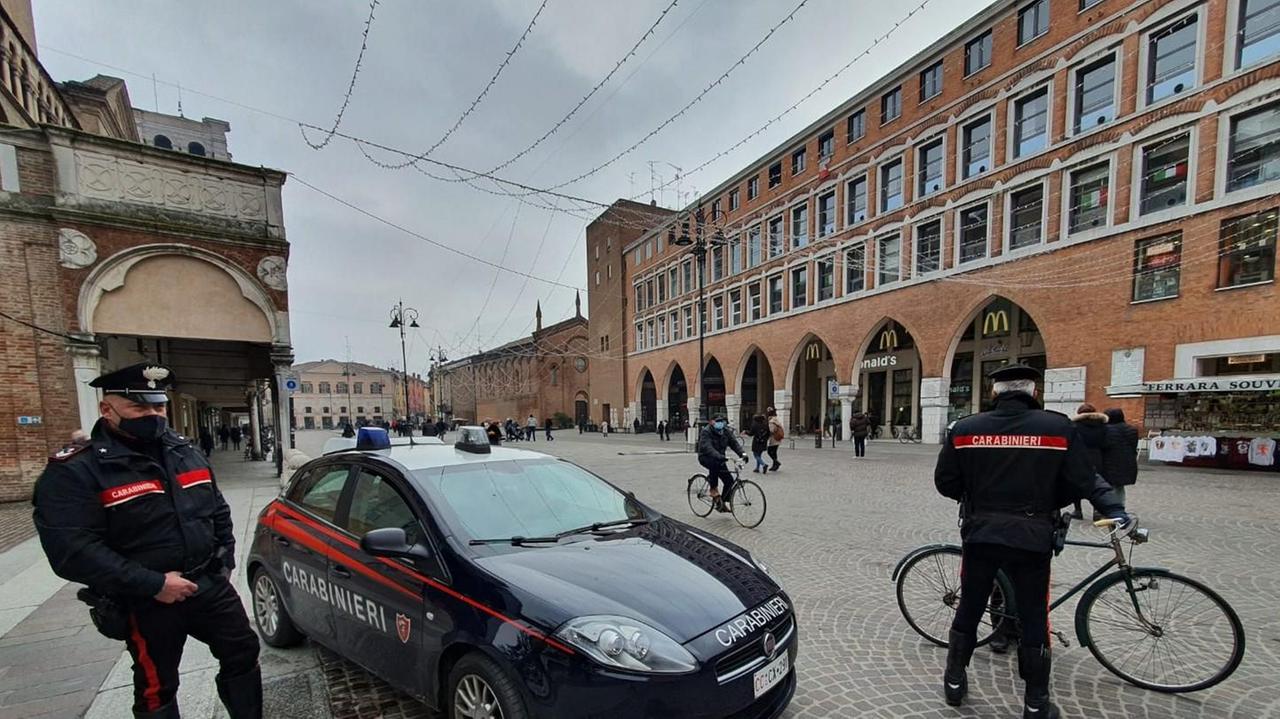 Ferrara, arrestato dopo aver rubato un paio di occhiali