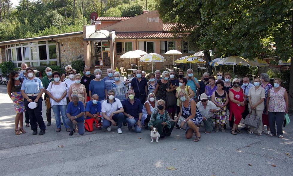 Calcinaia, in fuga dalla calura gli anziani si rifugiano sul Monte Serra grazie a Comune e Auser 