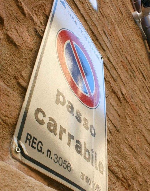Mesola, inviate “cartelle pazze” per i passi carrai. Il sindaco: «Non pagate» 