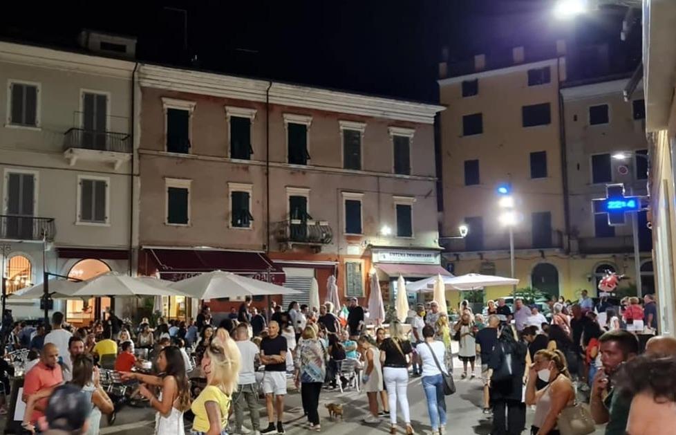 Saltano i fuochi d’artificio in via Rinchiosa E ora Marina si sente la sorella sfortunata 