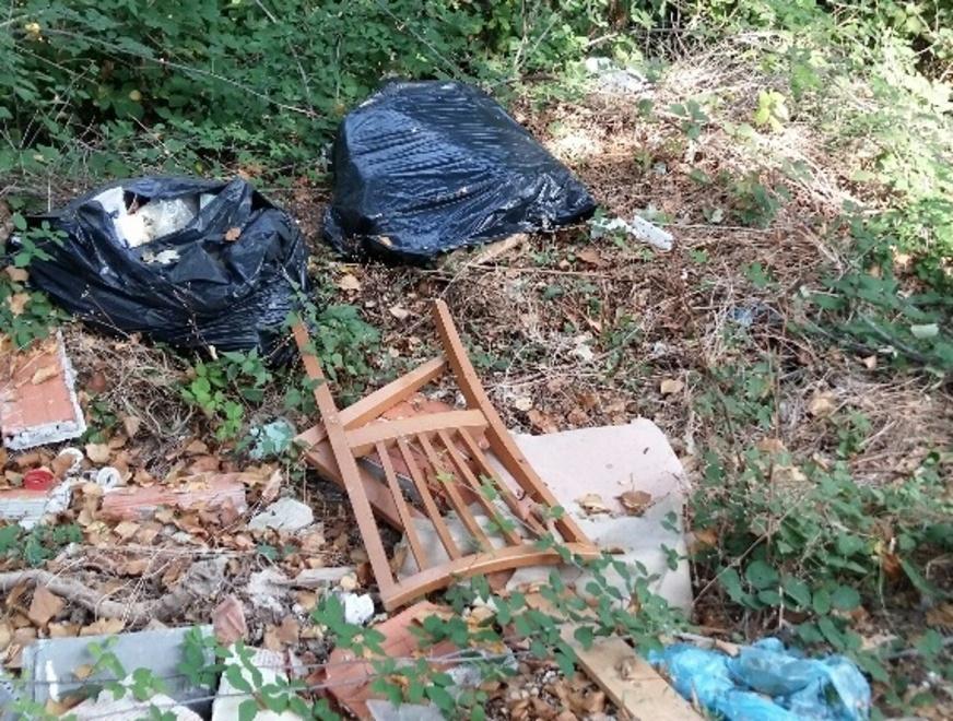 La discarica viene ripulita ma subito tornano i rifiuti 