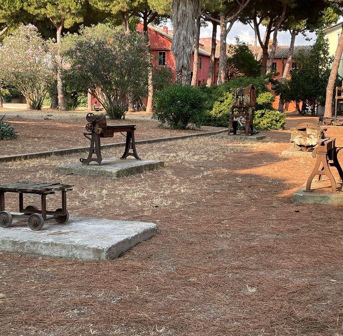 Vialetti dissestati, sporcizia e abbandono «Salviamo quell’oasi di grande fascino» 