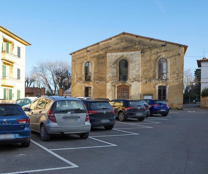 Quasi cinquecento contro il progetto del centro nell’ex teatro 