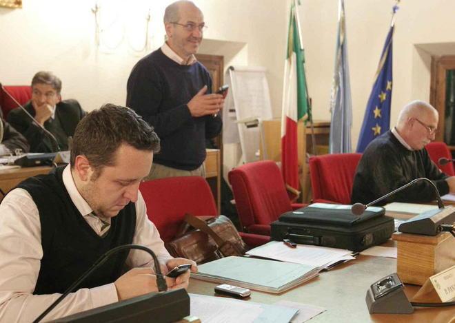 Passa il bilancio, ma il Psi si divide 