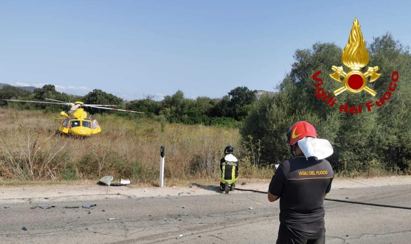 Incidente al bivio di San Pantaleo, grave una giovane turista 