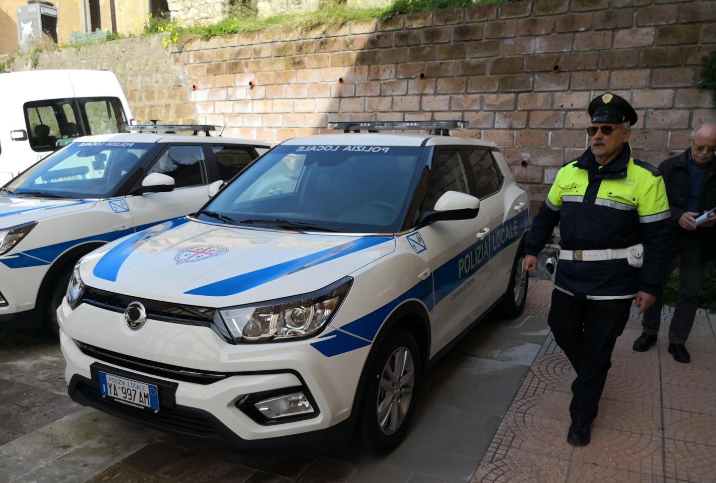 Cellulari di nuova generazione ai vigili 
