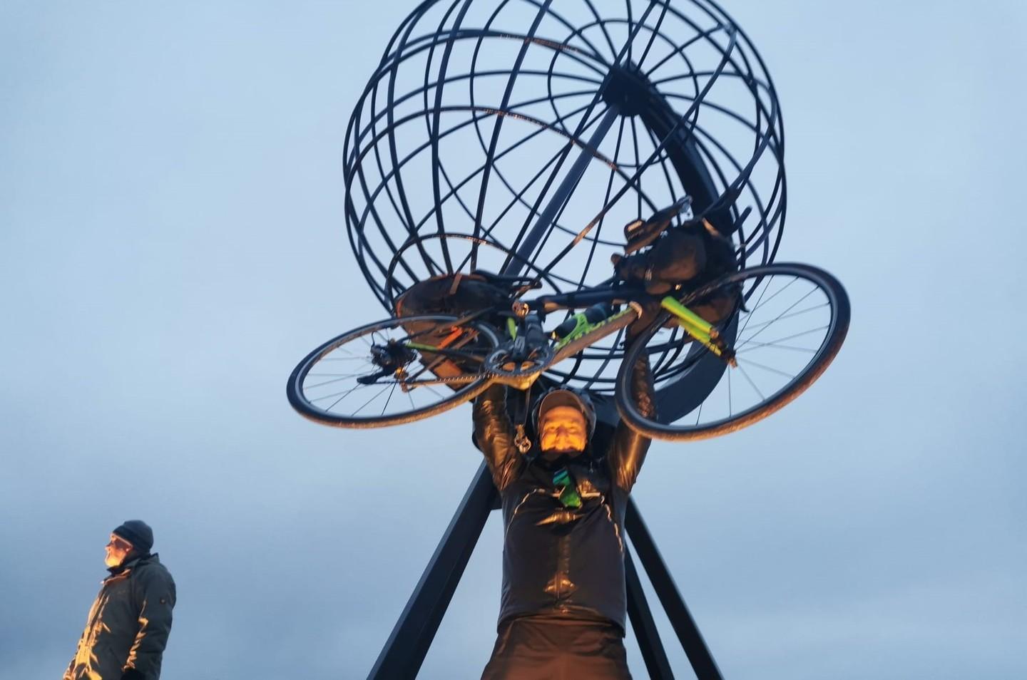 In bici per 4600 km fino a Capo Nord: «Cercavo un po' di libertà dopo due anni di pandemia» 