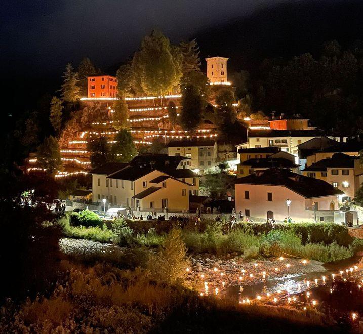 Fiumalbo. Il paese a lume di candela affascina migliaia di turisti È la magia di S.Bartolomeo 
