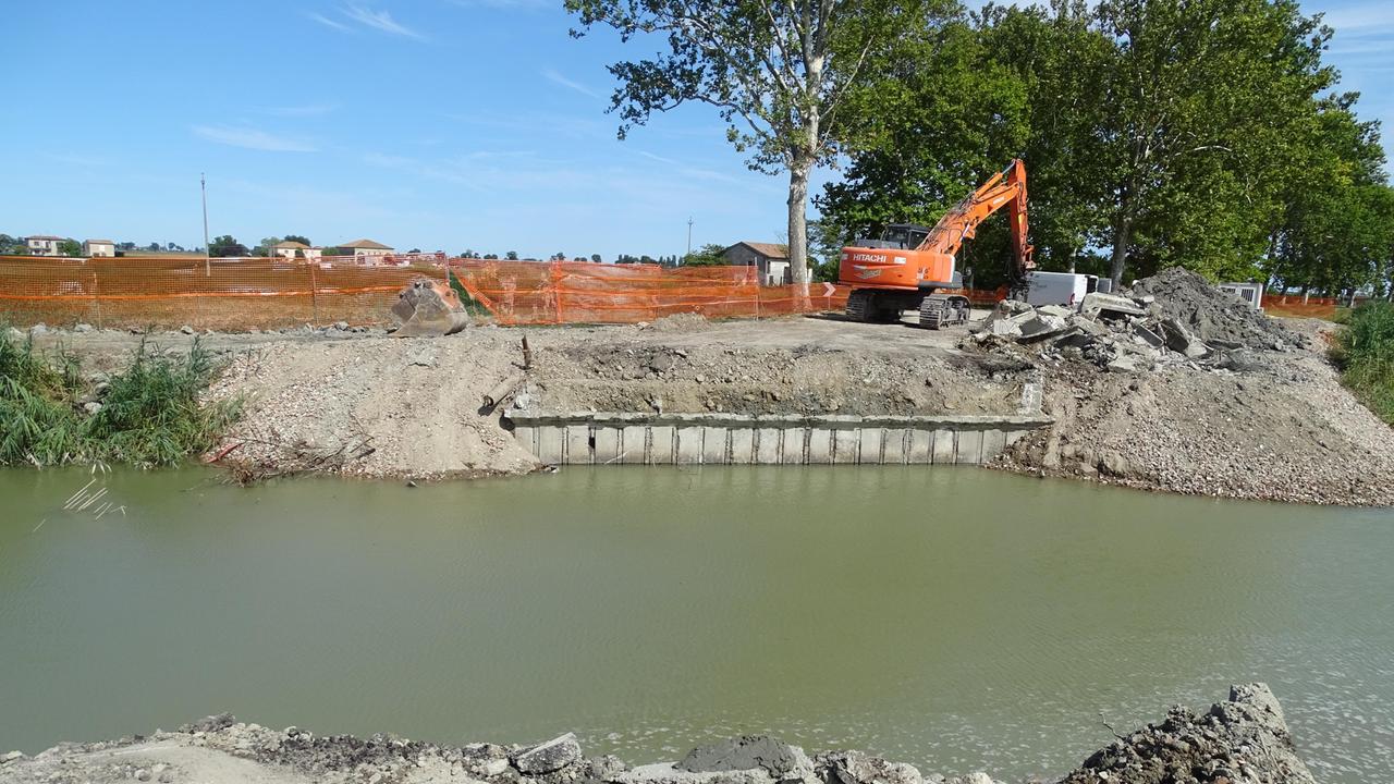 Il cantiere del ponte Fossa dei Masi sulla Sp1