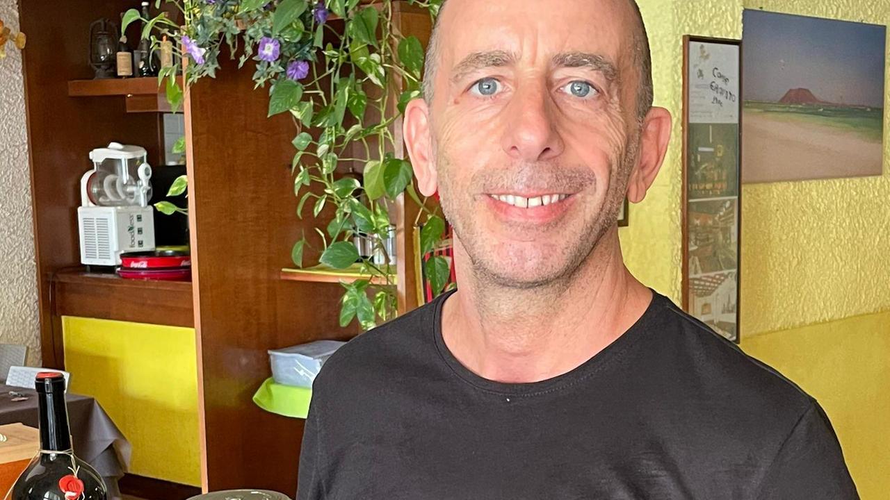 Stefano Ardiccioni, il ristoratore che ha chiuso la sala interna del proprio locale per non dover chiedere il Green pass ai clienti (Foto Giorgio)