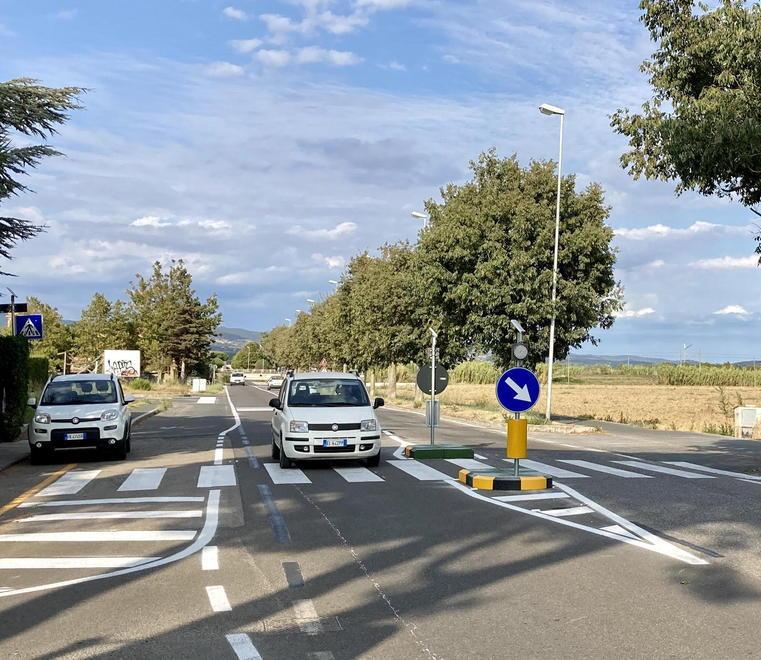 A Cecina isole spartitraffico sui rettilinei. «Le auto vanno troppo veloci» 