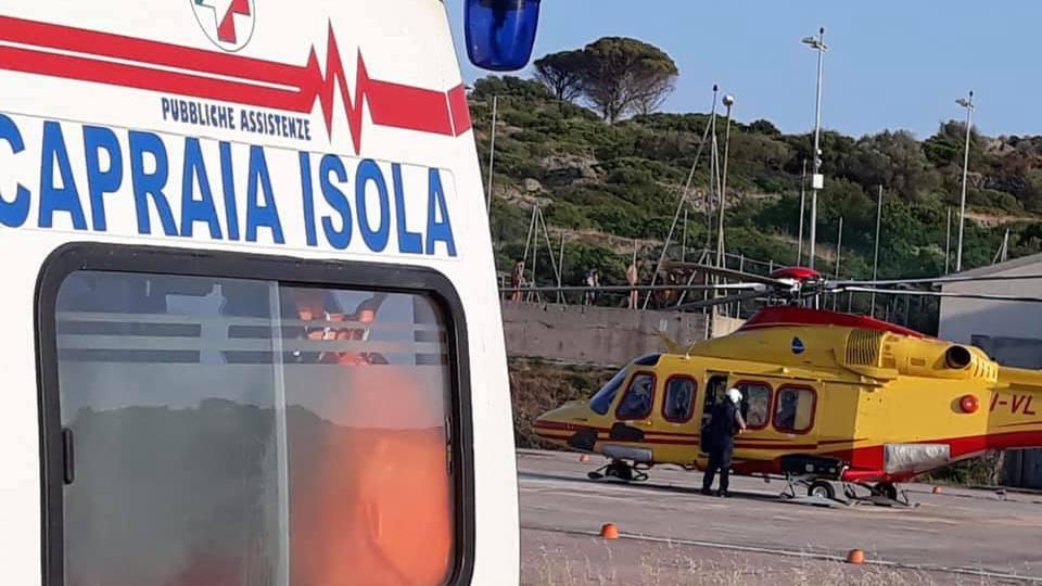 Un'ambulanza della Svs a Capraia (foto d'archivio)