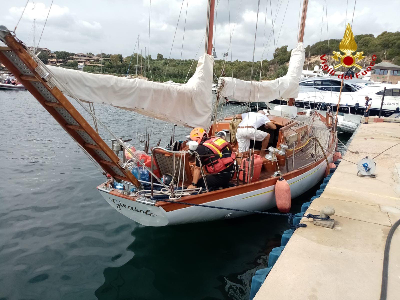 Natante a vela imbarca acqua davanti a Punta Coda Cavallo: in azione il soccorso nautico dei vigili del fuoco