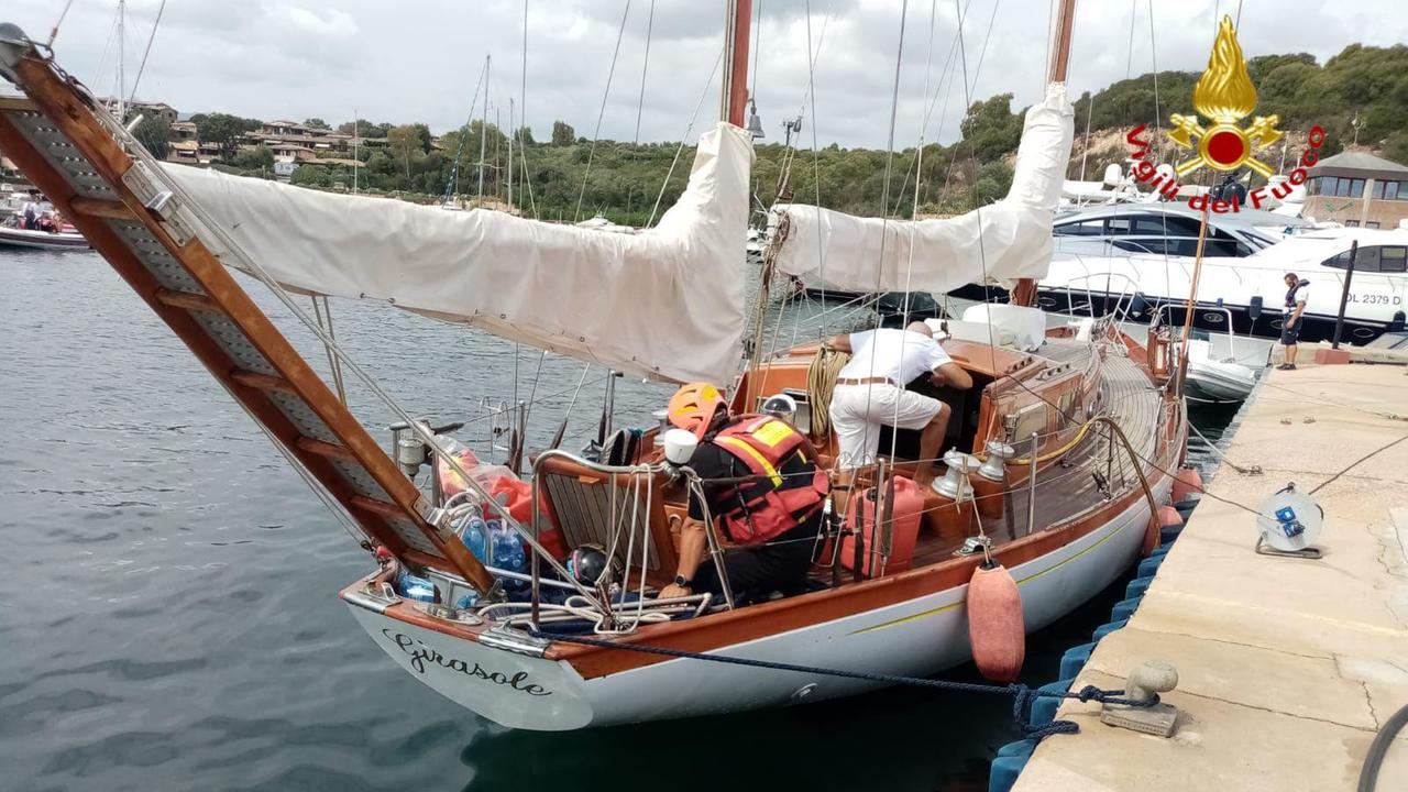 Natante a vela imbarca acqua davanti a Punta Coda Cavallo: in azione il soccorso nautico dei vigili del fuoco