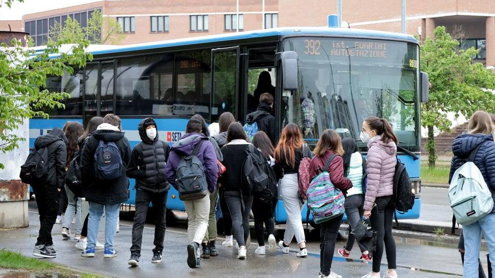 La Provincia è certa: «Trasporti scolastici, garantiamo posti per tutti gli studenti»