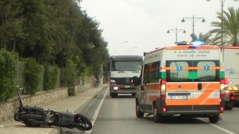 Fuori pericolo dopo lo scontro in scooter