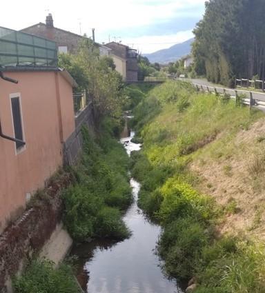 «Siamo a rischio esondazioni» Paura tra le case sulla Pescina 