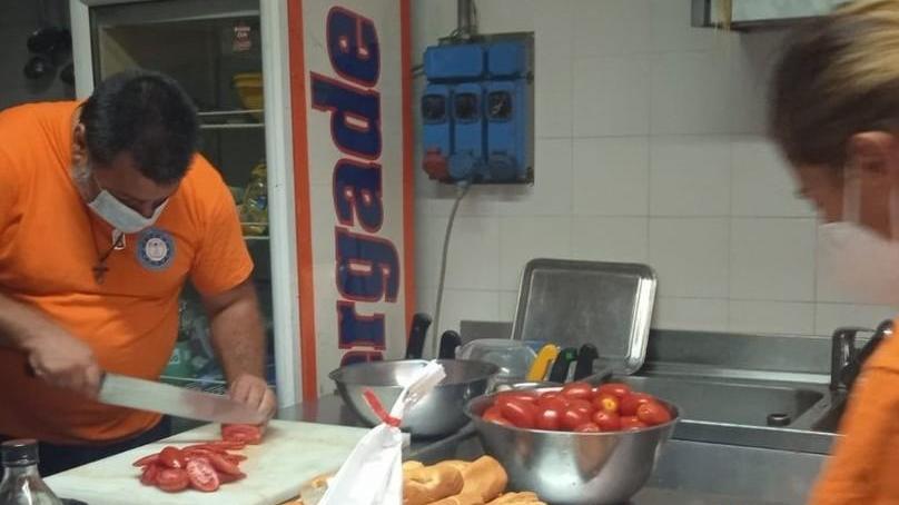 Attesi all’alba oltre 220 profughi afghani saranno ospitati in tre alberghi Covid
