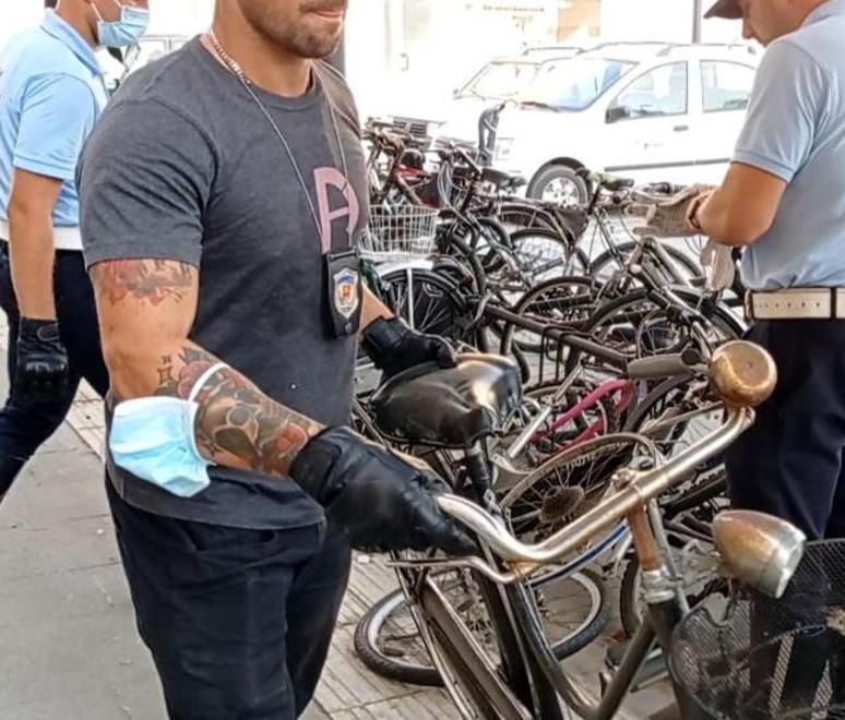 Rimosse decine di biciclette abbandonate 