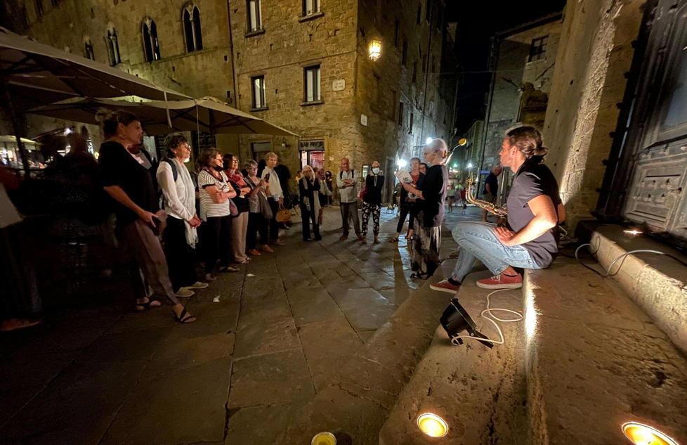 Dal Gruppo Emergency di Volterra il ricordo in piazza di Gino Strada