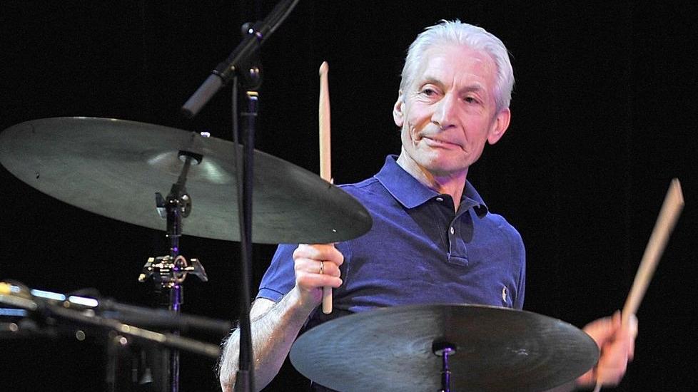 È morto Charlie Watts dei Rolling Stones la leggenda del rock che amava il jazz