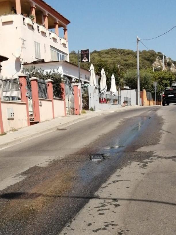 Grave perdita d’acqua in via Conteddu 
