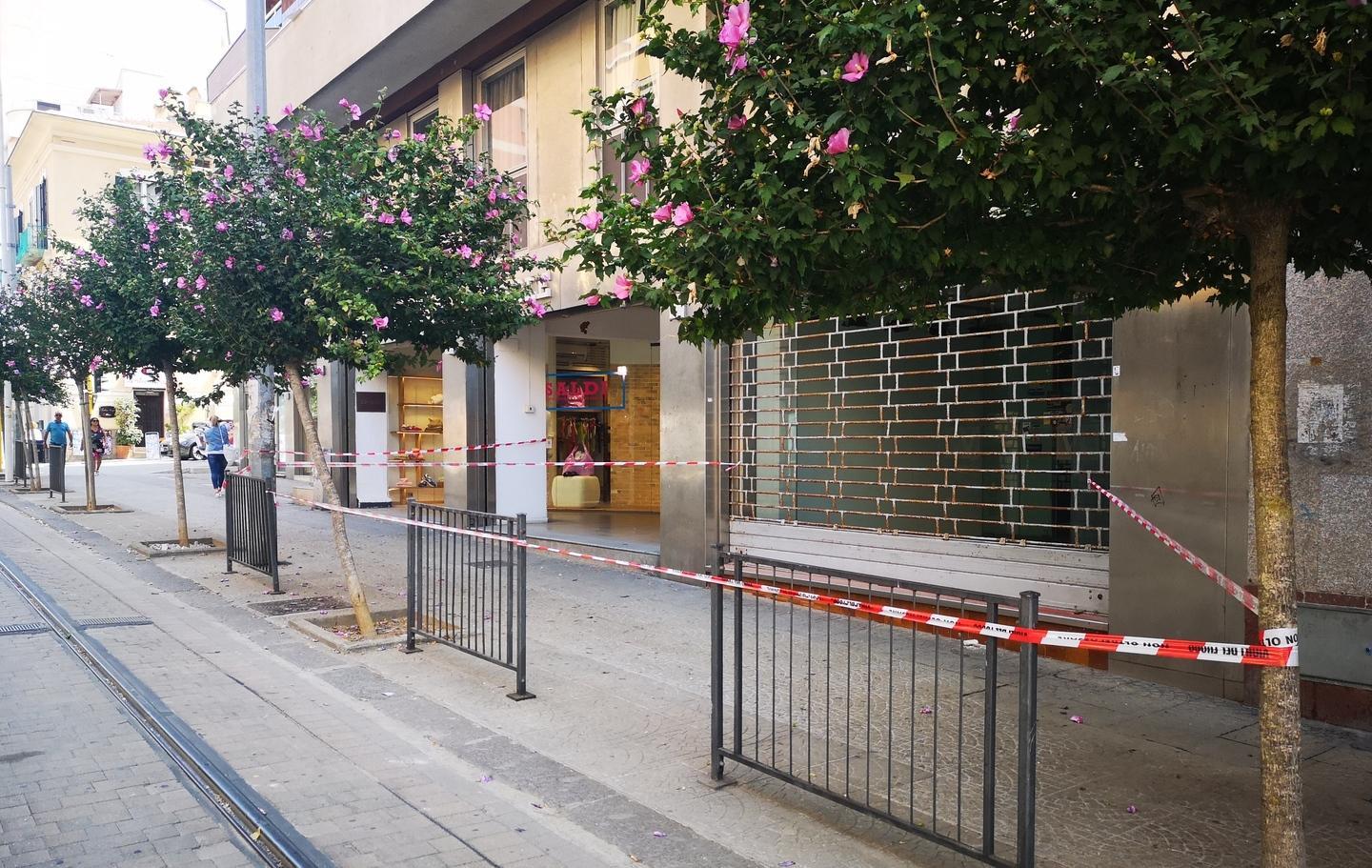 Marciapiede off limits in viale Italia 