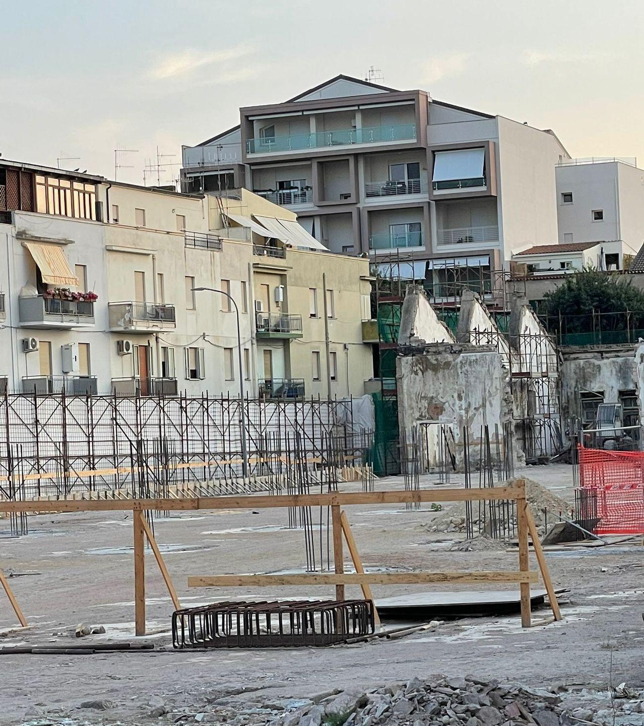 Cantiere all’ex cotonificio: lunedì riprendono i lavori 